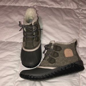 Sorel shortie winter duck boots